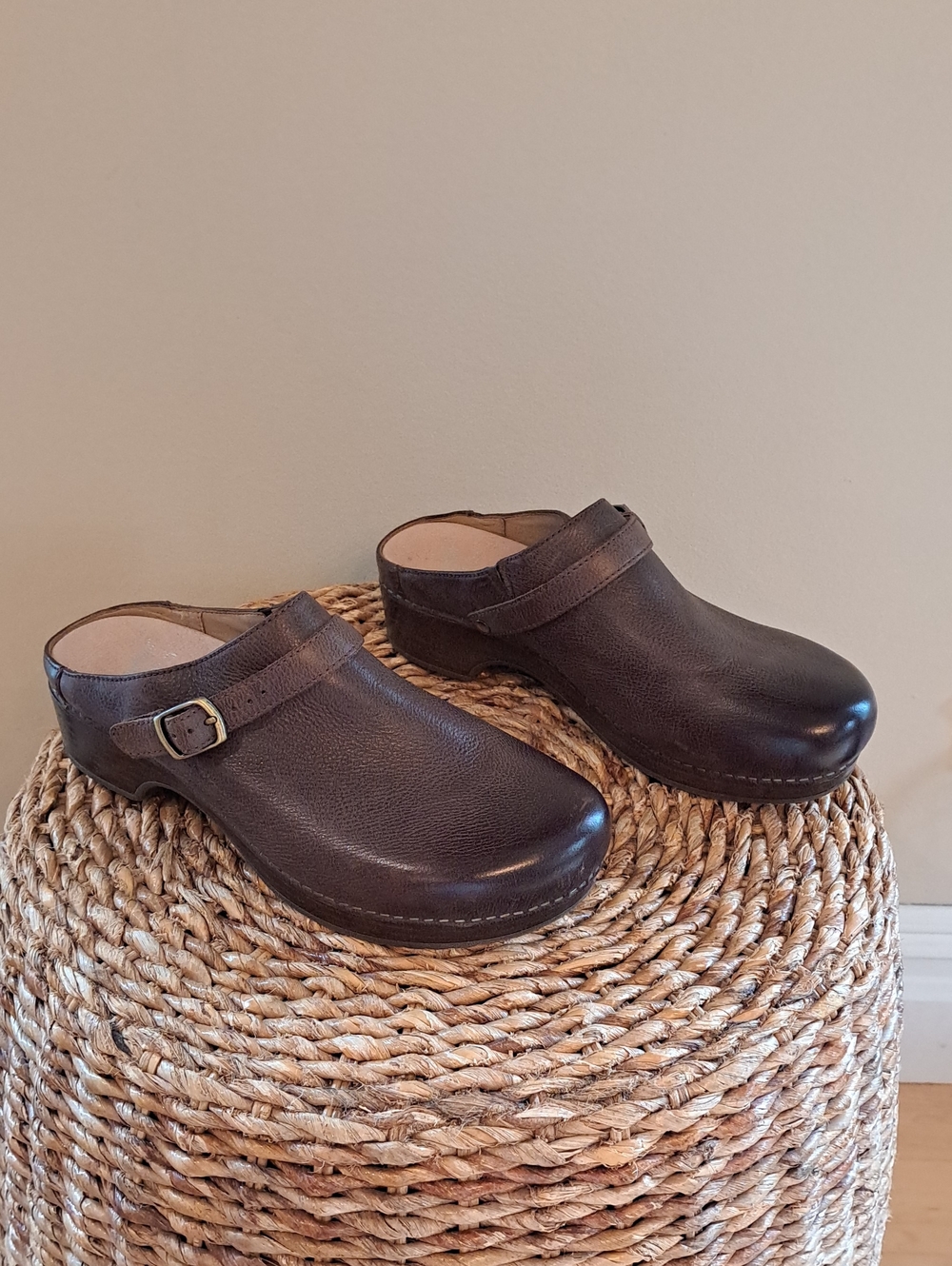 Dansko Womens Berry Brown Milled Burnished Leather Clog Ankle Strap 40/US9.5-10